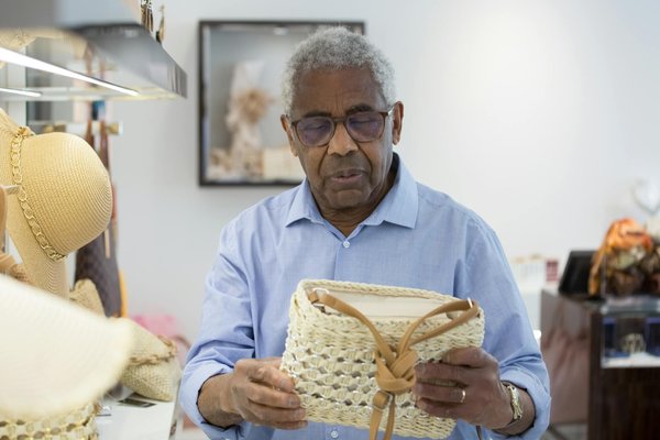 Mastering Everyday Chic: Innovative Styling Tips for Effortless Elegance with British Tweed